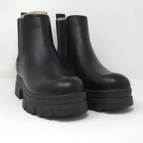 Nine West Black Chunky Lug Chelsea Booties 7M - Picture 2 of 8